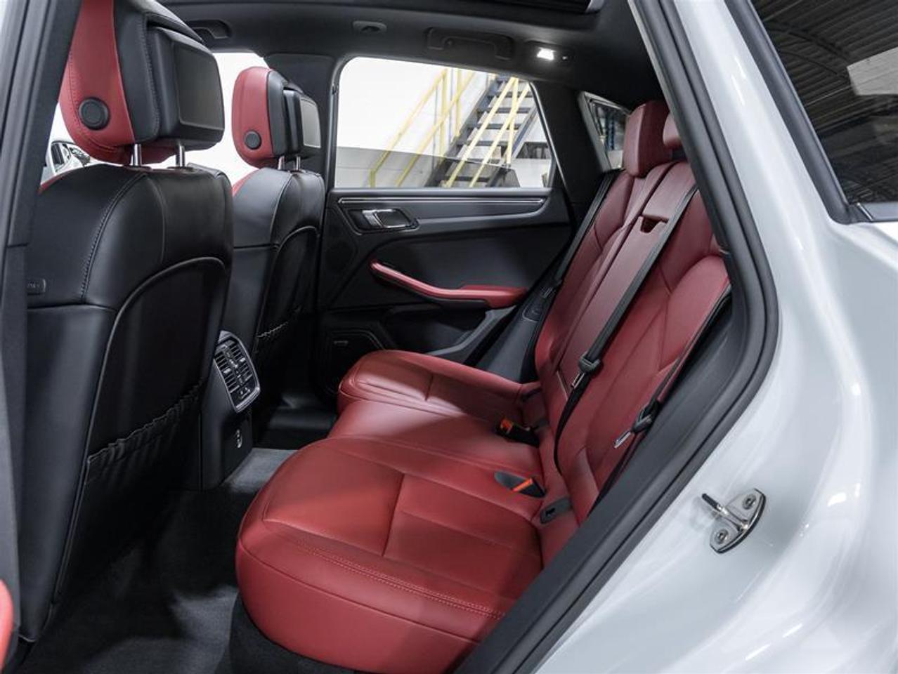 2026 Porsche Macan  Photo