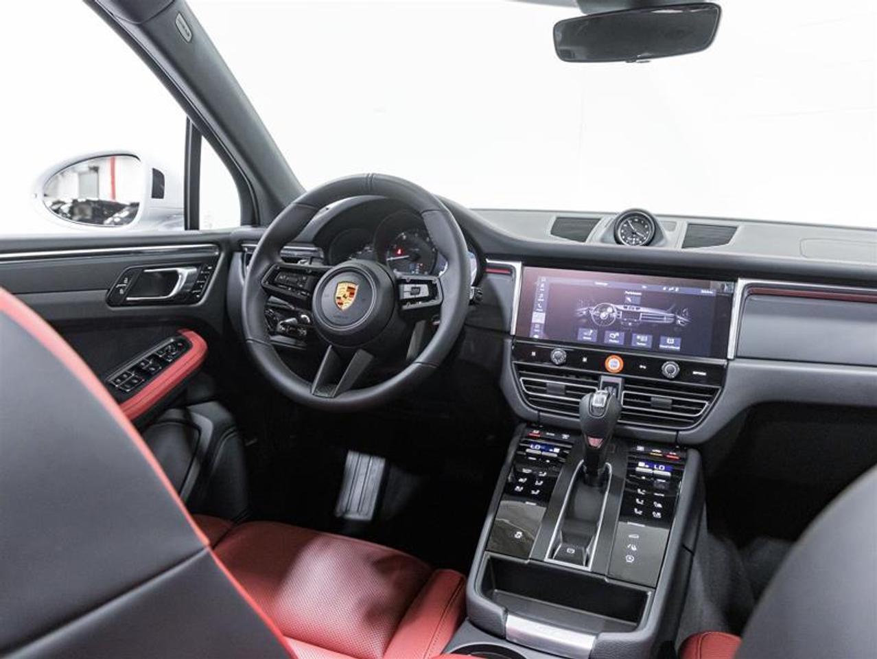2026 Porsche Macan  Photo
