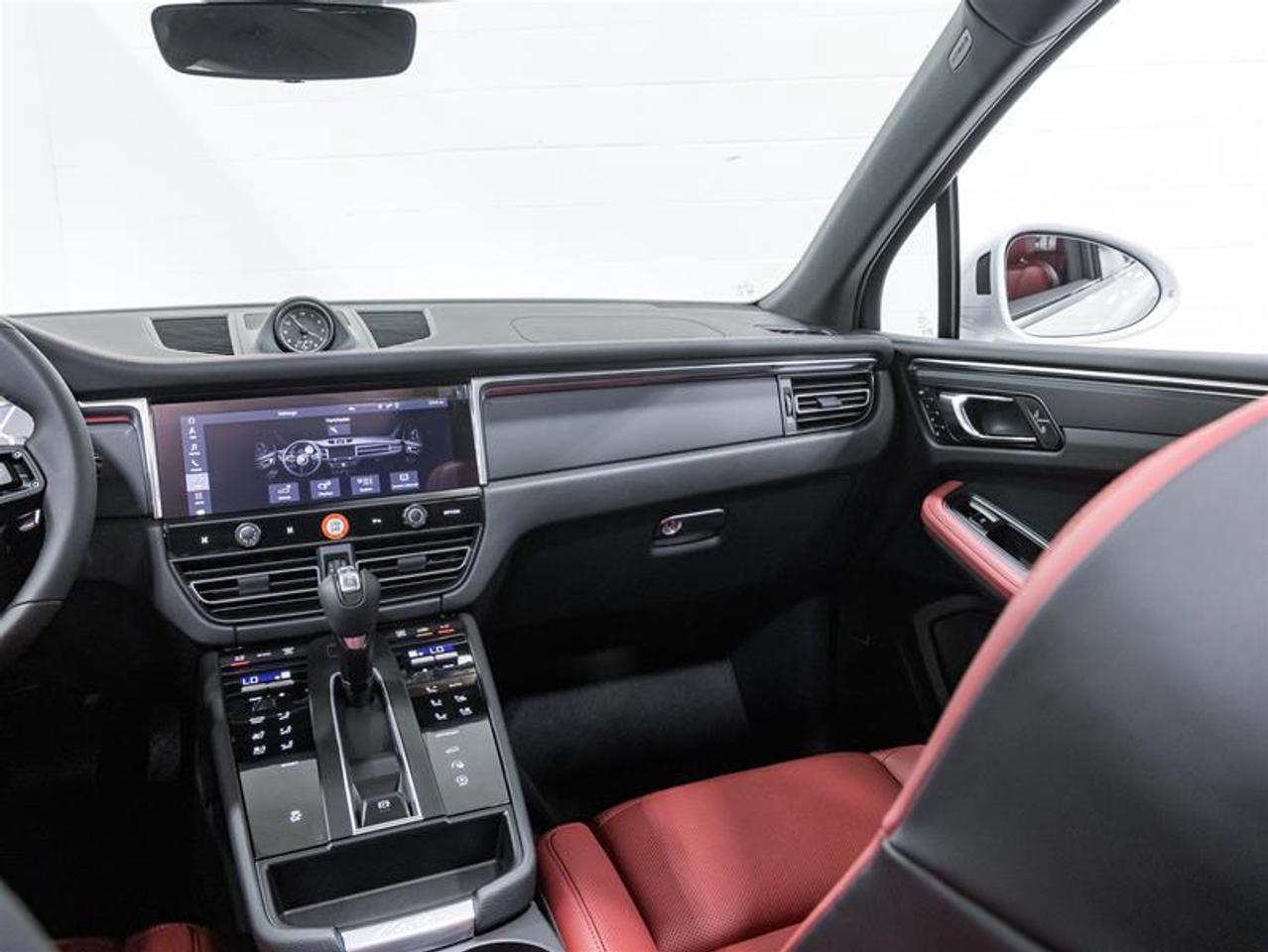 2026 Porsche Macan  Photo