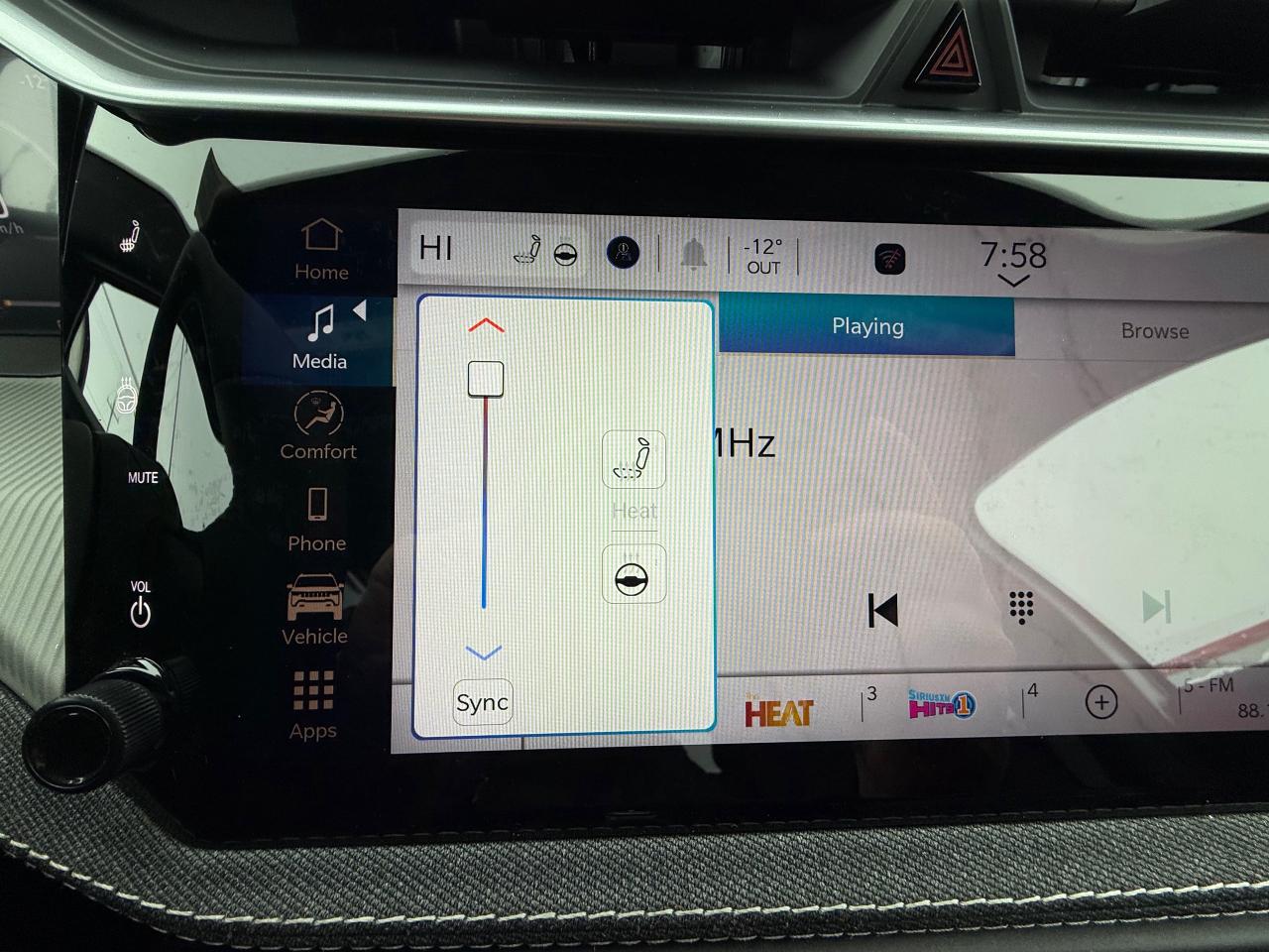 2026 Jeep Cherokee Laredo/Limited 4dr 4x4 Photo