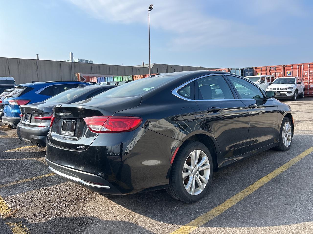 2015 Chrysler 200 *Certified!* w/Remote Start, Heated Seats/Steering Photo4