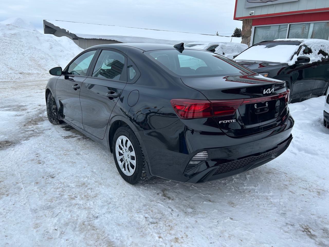 2023 Kia Forte LX 4dr Sedan Photo2