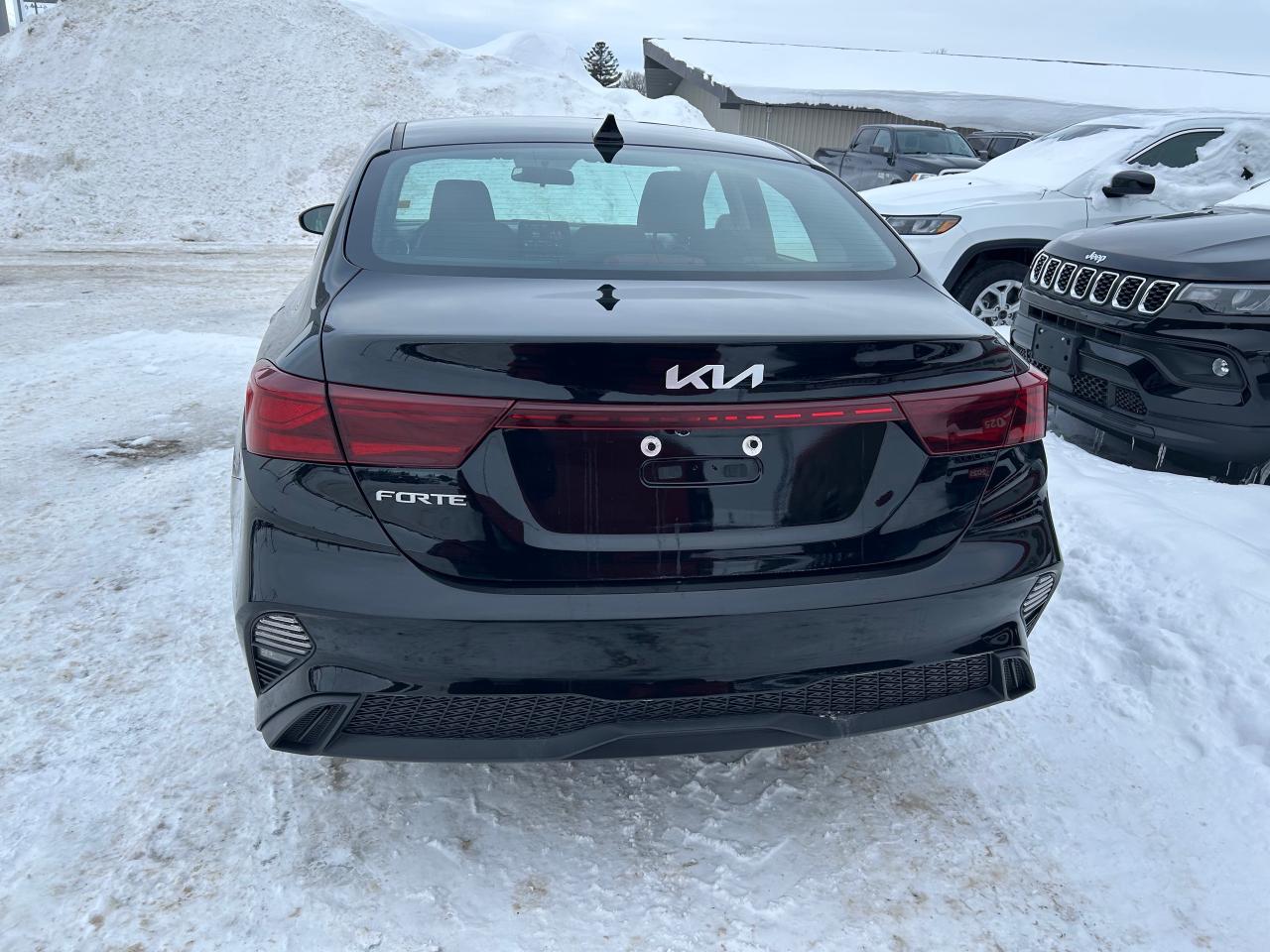 2023 Kia Forte LX 4dr Sedan Photo