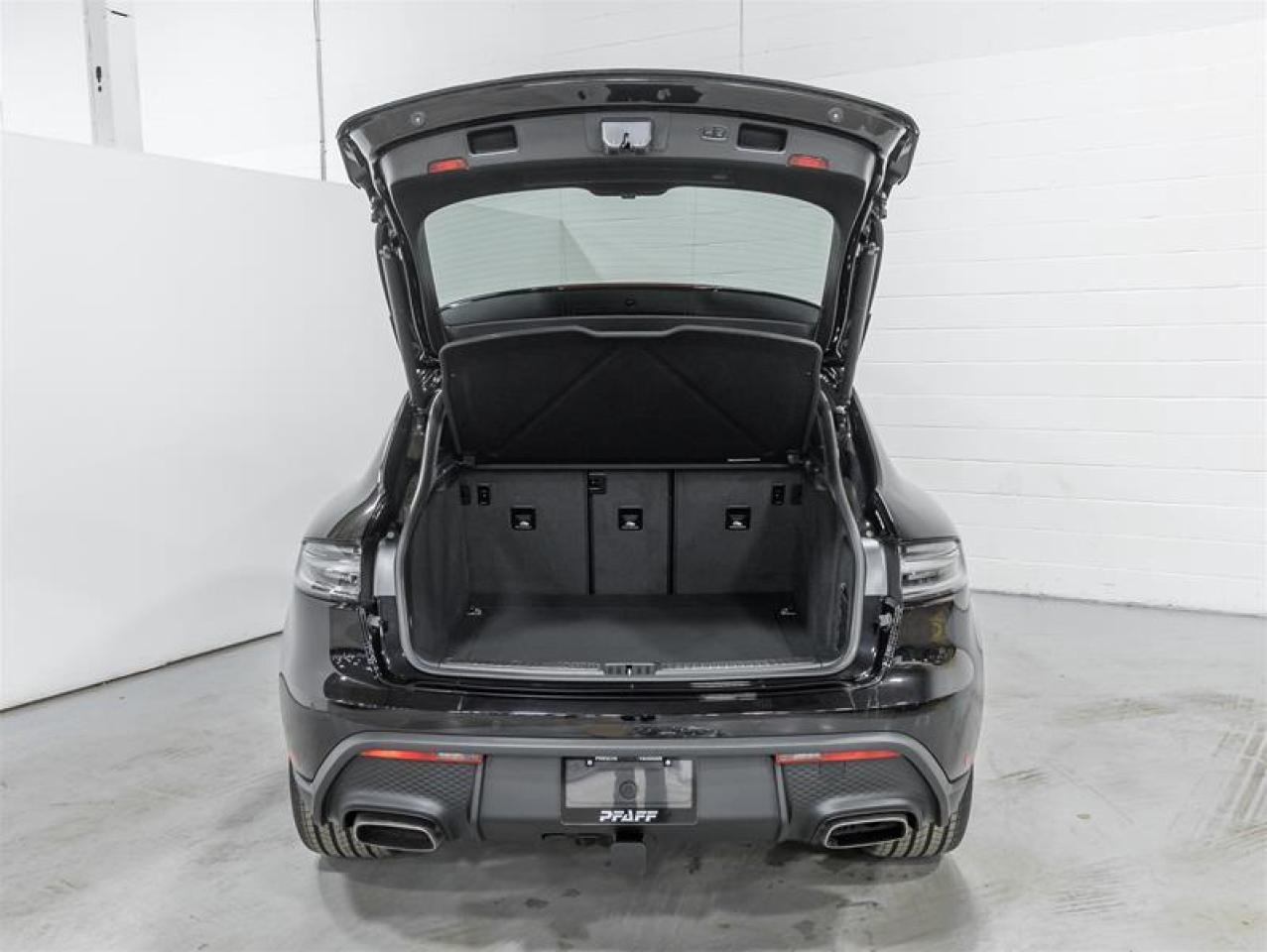 2026 Porsche Macan  Photo