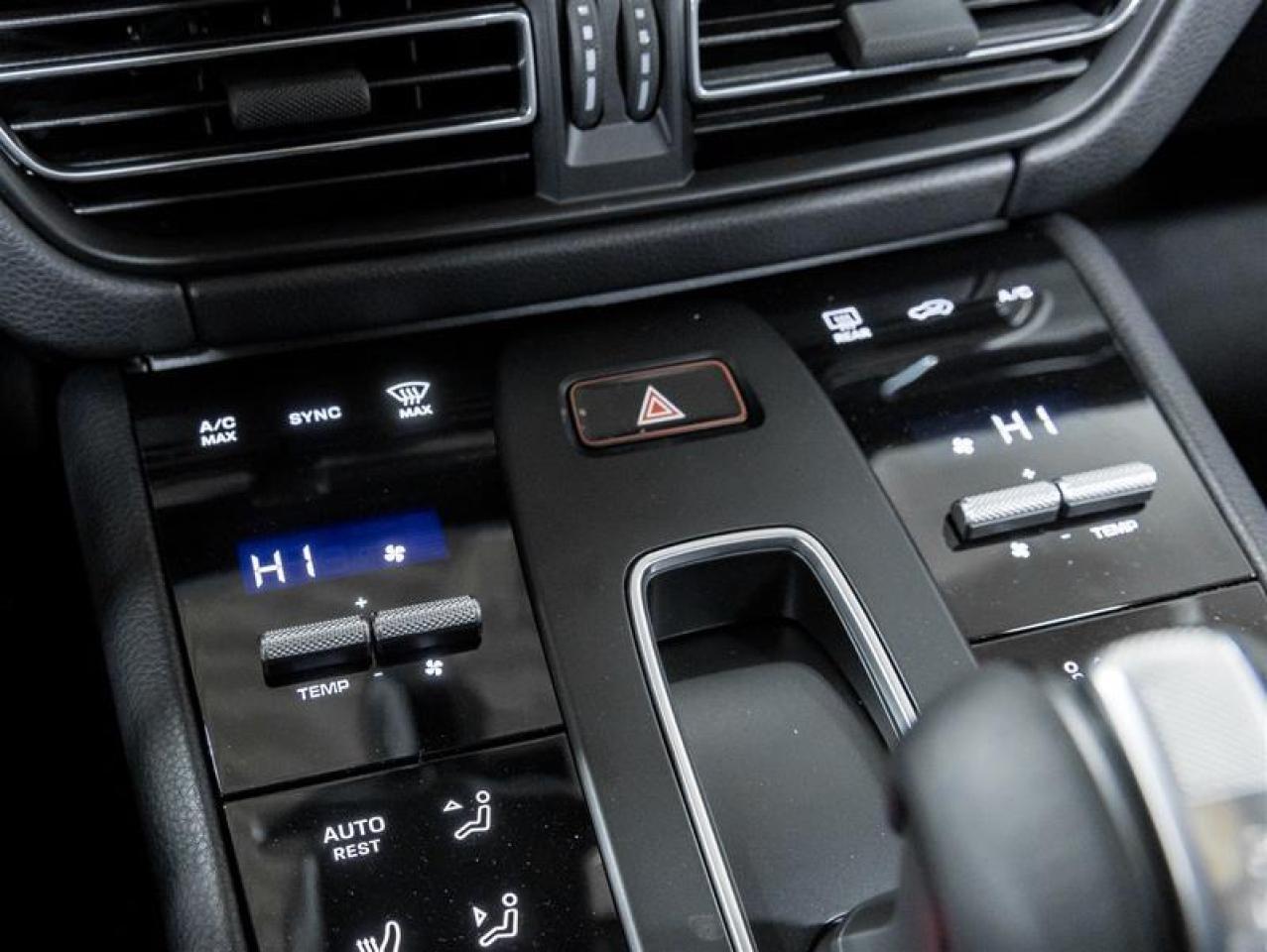 2026 Porsche Macan  Photo