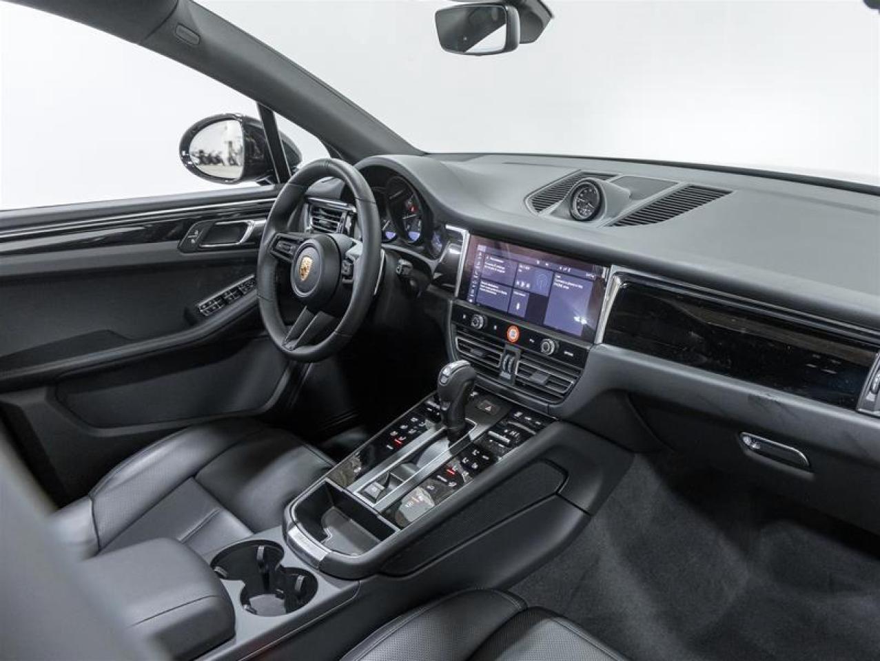 2026 Porsche Macan  Photo