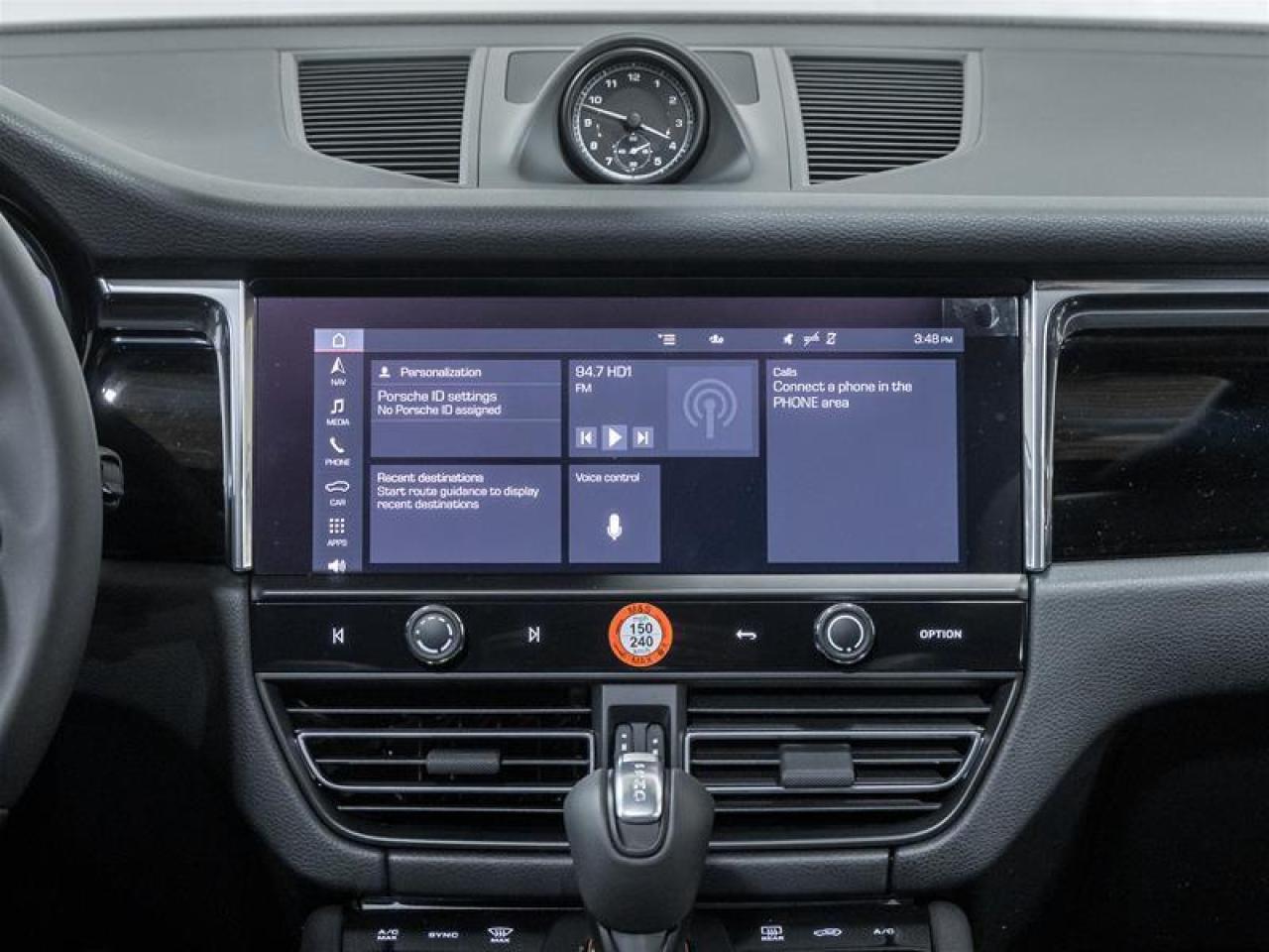 2026 Porsche Macan  Photo