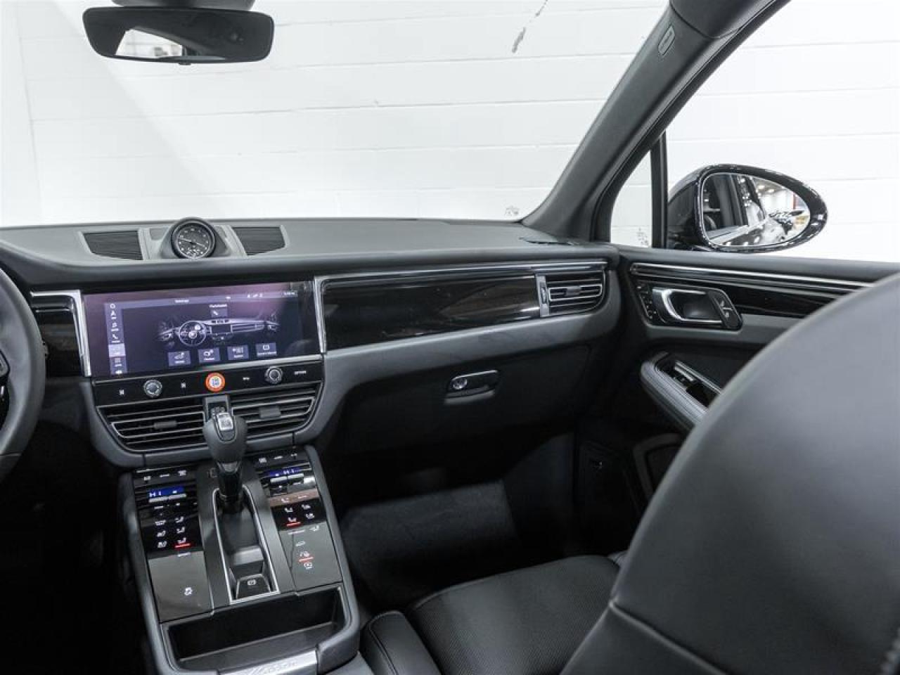 2026 Porsche Macan  Photo