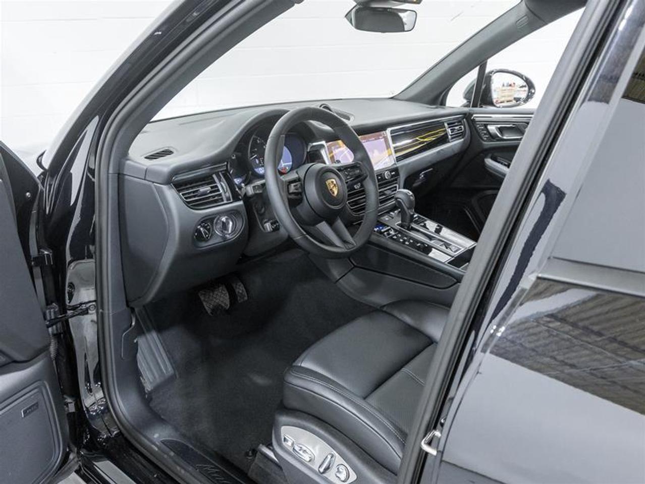 2026 Porsche Macan  Photo