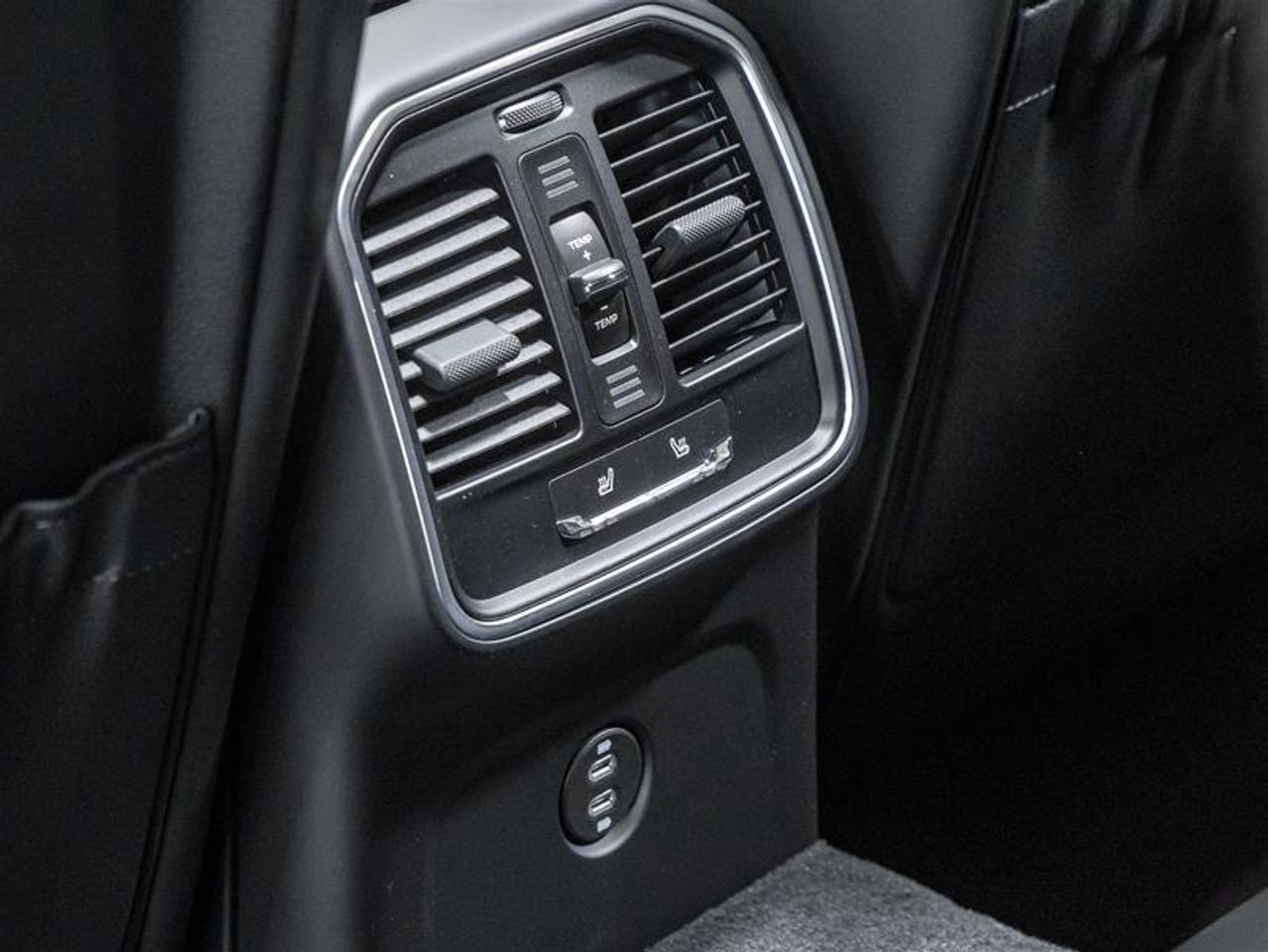 2026 Porsche Macan  Photo