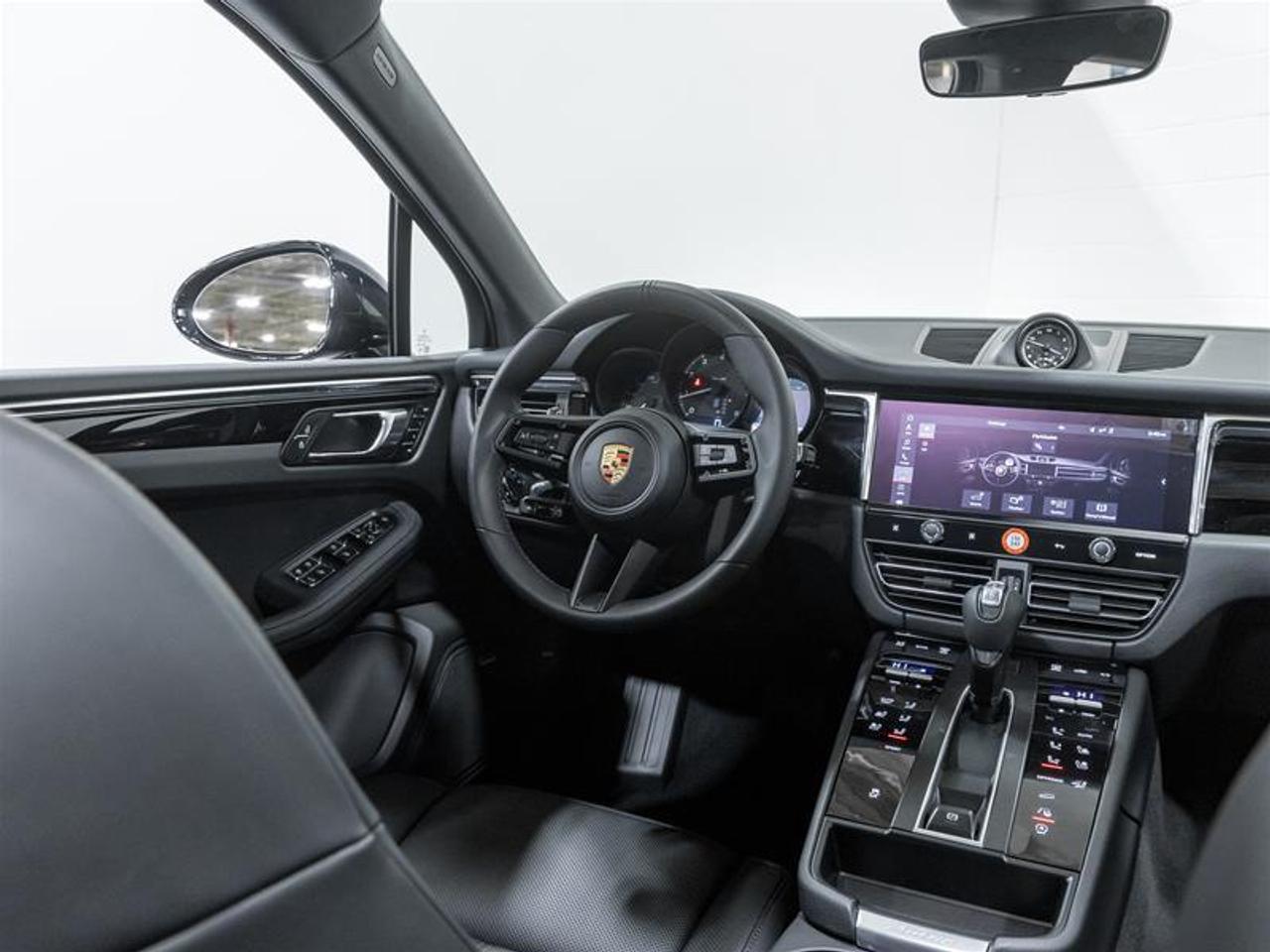 2026 Porsche Macan  Photo