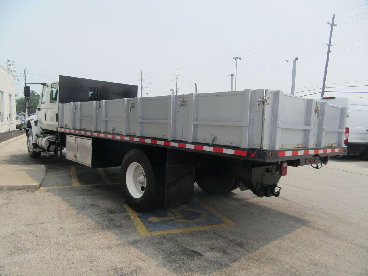 2017 International 4300 CREW CAB DUMPING FLAT DECK Photo4