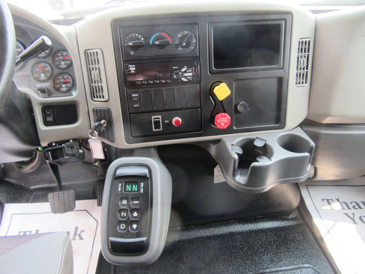 2017 International 4300 CREW CAB DUMPING FLAT DECK Photo