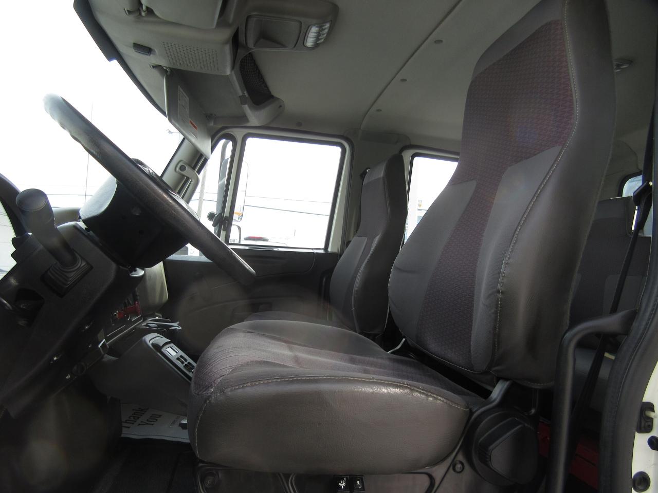 2017 International 4300 CREW CAB DUMPING FLAT DECK Photo