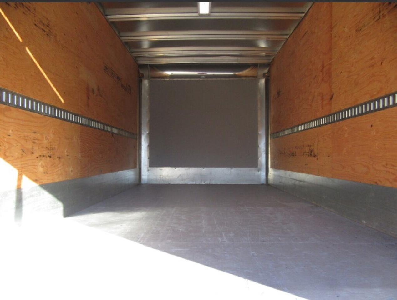 2024 GMC Savana 3500 GAS 16FT HIGH BOX CUBE VAN Photo