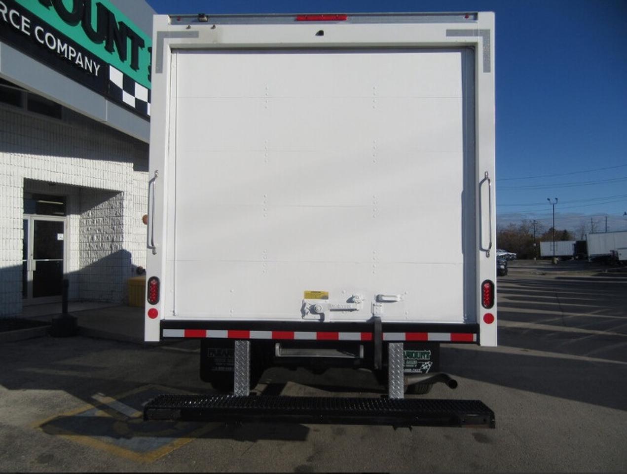 2024 GMC GMCSavana 3500 GAS 16FT HIGH BOX CUBE VAN Photo
