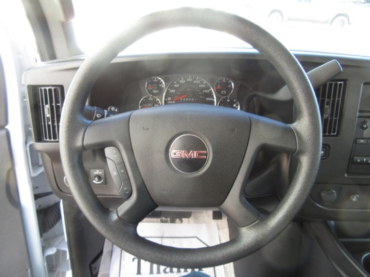 2024 GMC GMCSavana 3500 GAS 16FT HIGH BOX CUBE VAN Photo