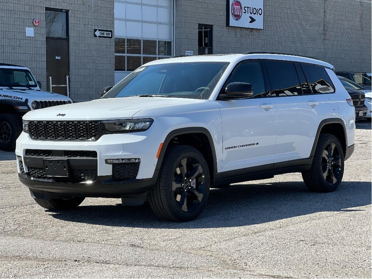 2025 Jeep Grand Cherokee L Limited w/Luxury Group, Sunroof, Black Appearance Photo