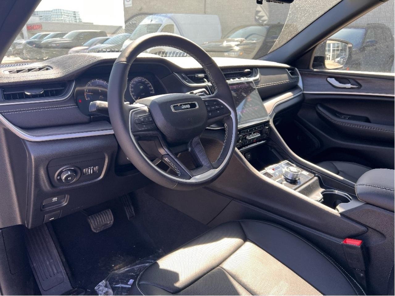 2025 Jeep Grand Cherokee L Limited w/Luxury Group, Sunroof, Black Appearance Photo