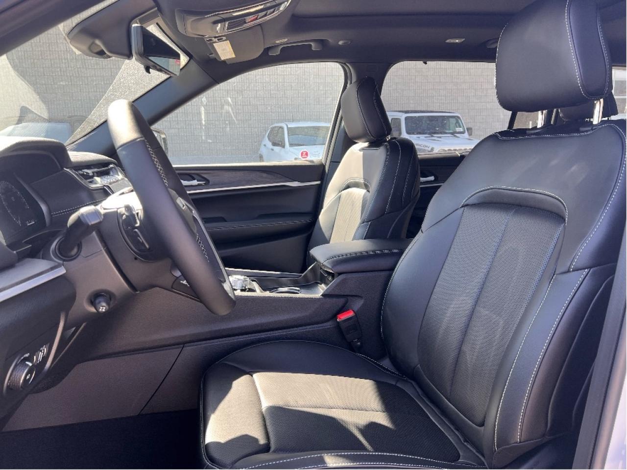 2025 Jeep Grand Cherokee L Limited w/Luxury Group, Sunroof, Black Appearance Photo