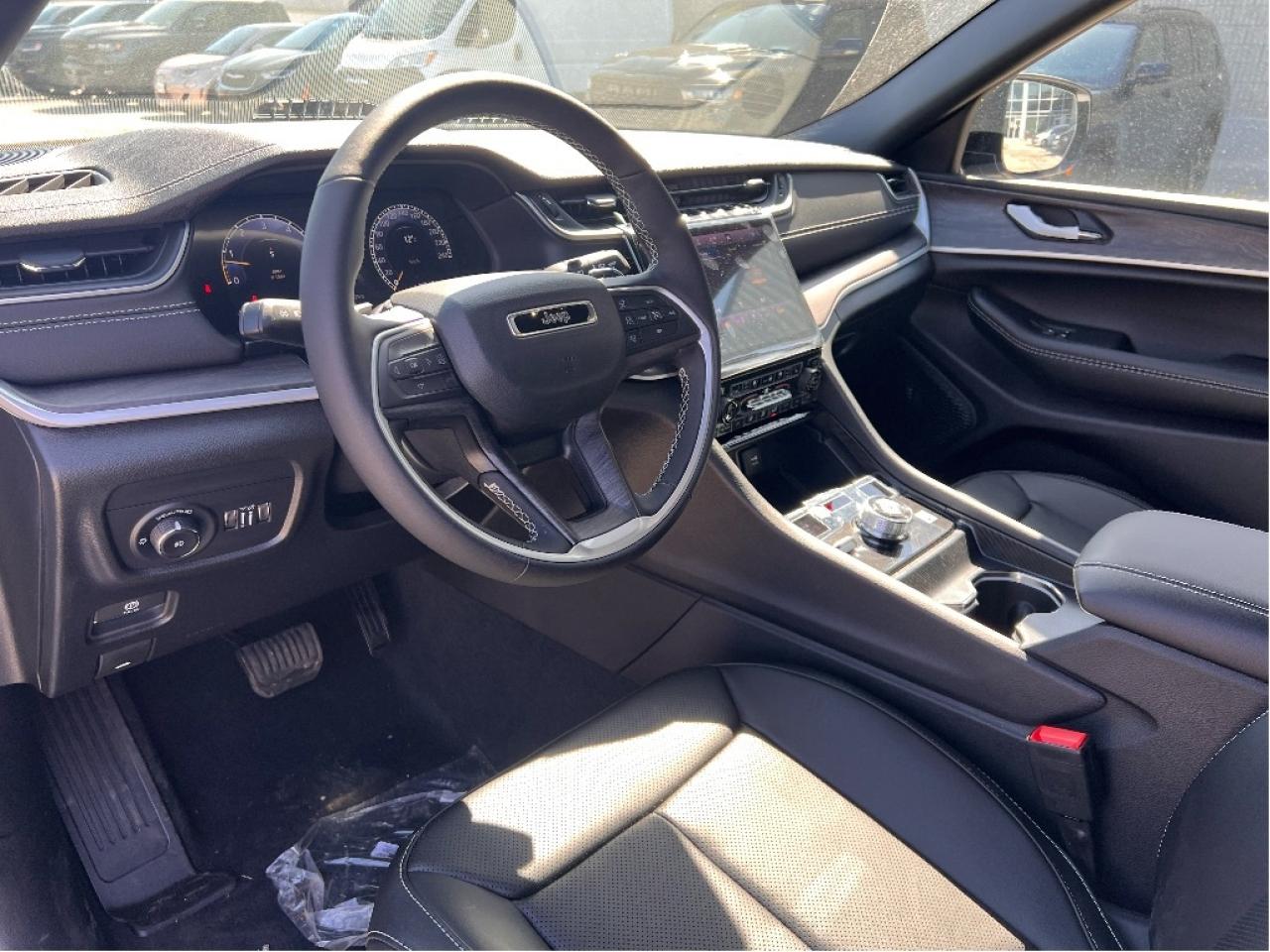 2025 Jeep Grand Cherokee L Limited w/Luxury Group, Sunroof, Black Appearance Photo