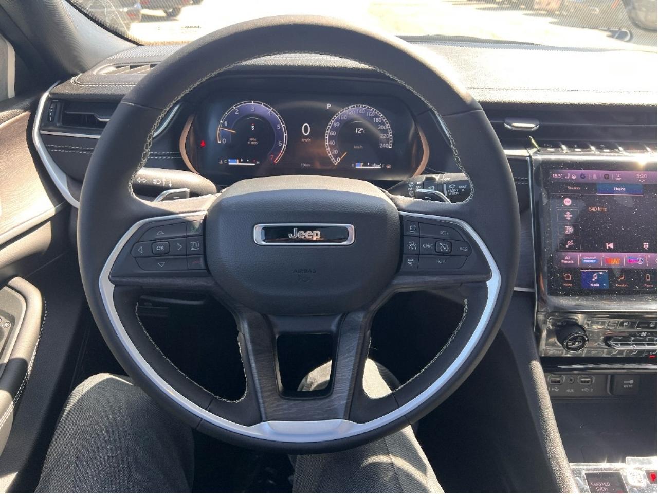2025 Jeep Grand Cherokee L Limited w/Luxury Group, Sunroof, Black Appearance Photo