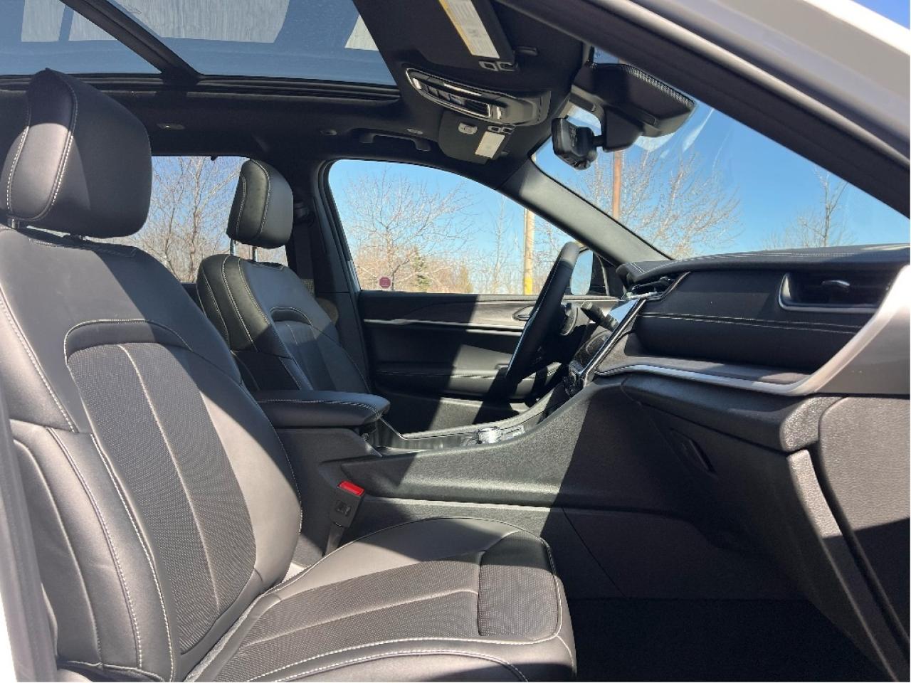 2025 Jeep Grand Cherokee L Limited w/Luxury Group, Sunroof, Black Appearance Photo