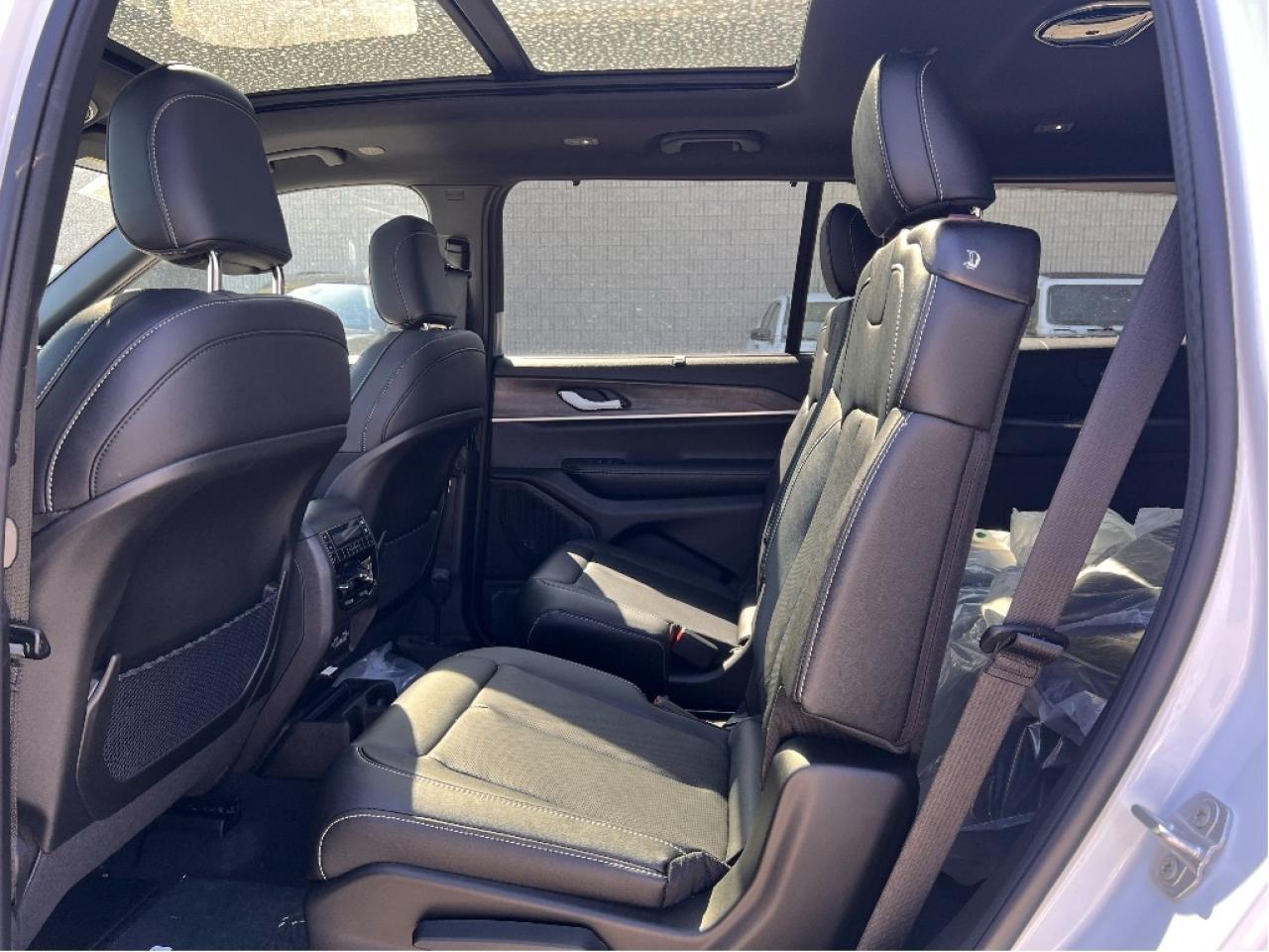 2025 Jeep Grand Cherokee L Limited w/Luxury Group, Sunroof, Black Appearance Photo