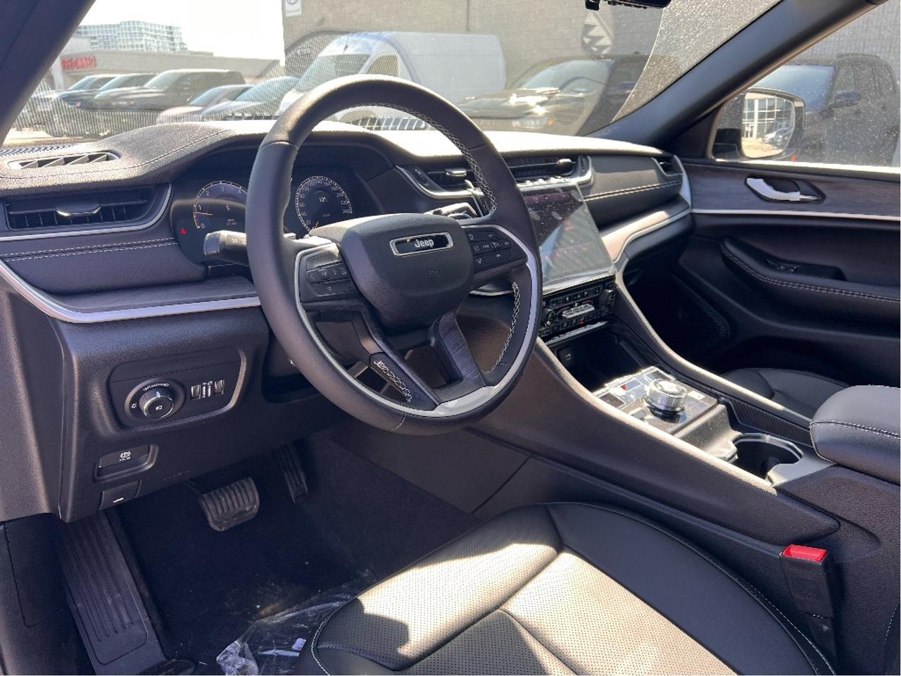2025 Jeep Grand Cherokee L Limited w/Luxury Group, Sunroof, Black Appearance Photo