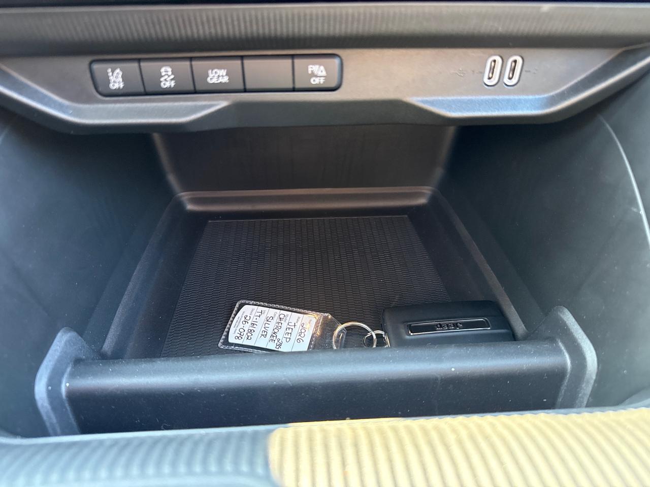 2026 Jeep Cherokee Laredo/Limited 4dr 4x4 Photo