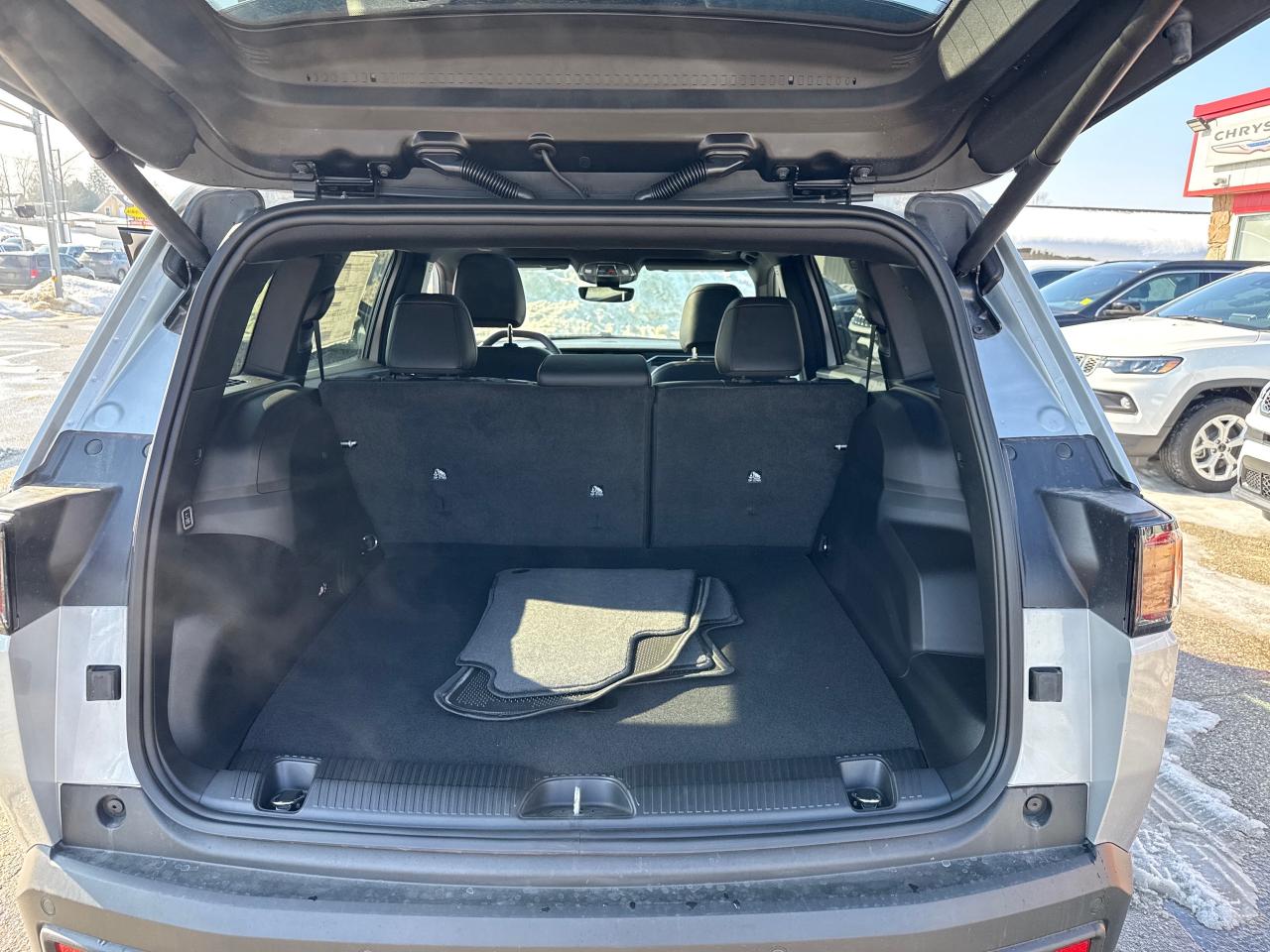 2026 Jeep Cherokee Laredo/Limited 4dr 4x4 Photo