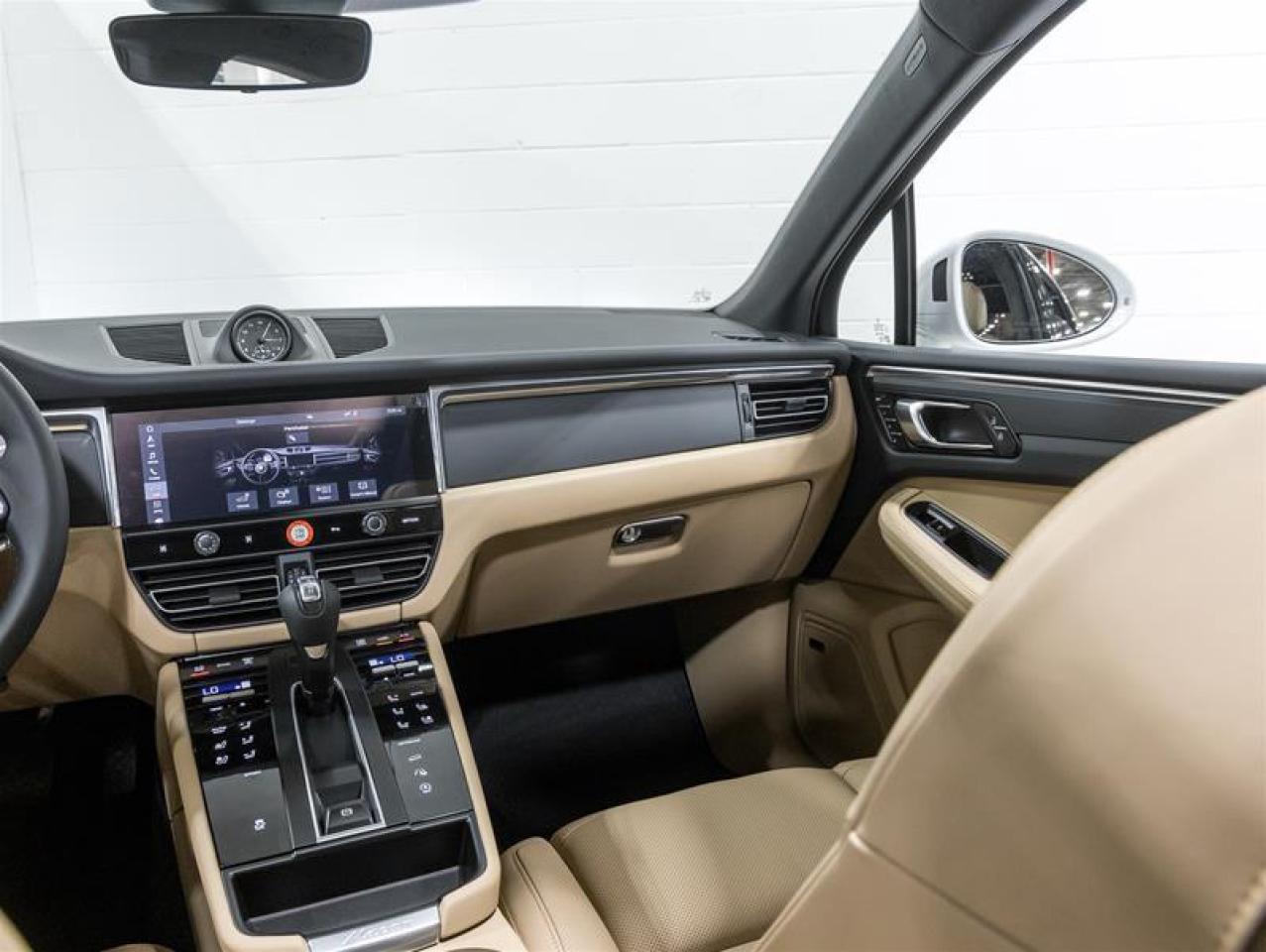 2026 Porsche Macan  Photo