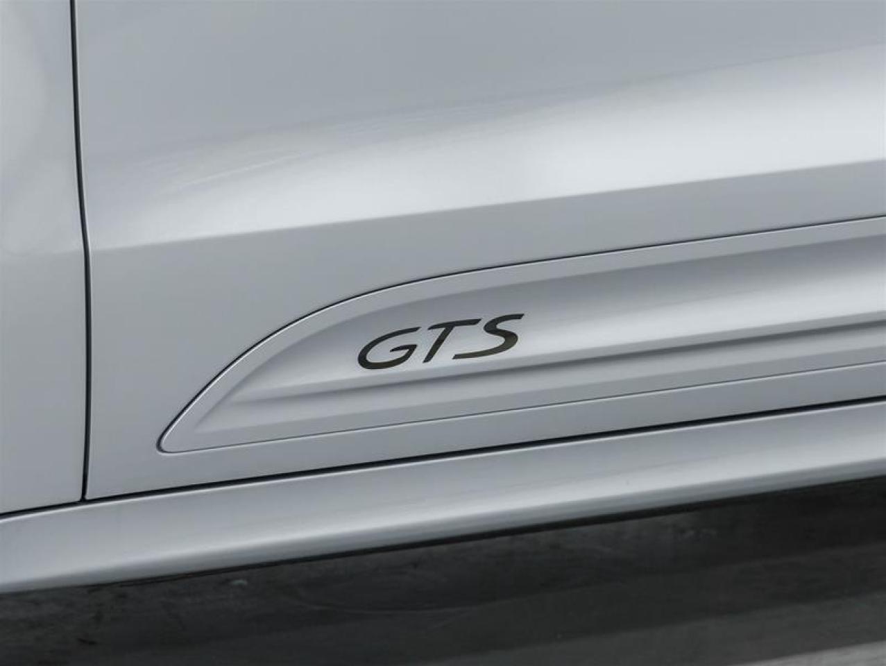 2026 Porsche Macan  Photo