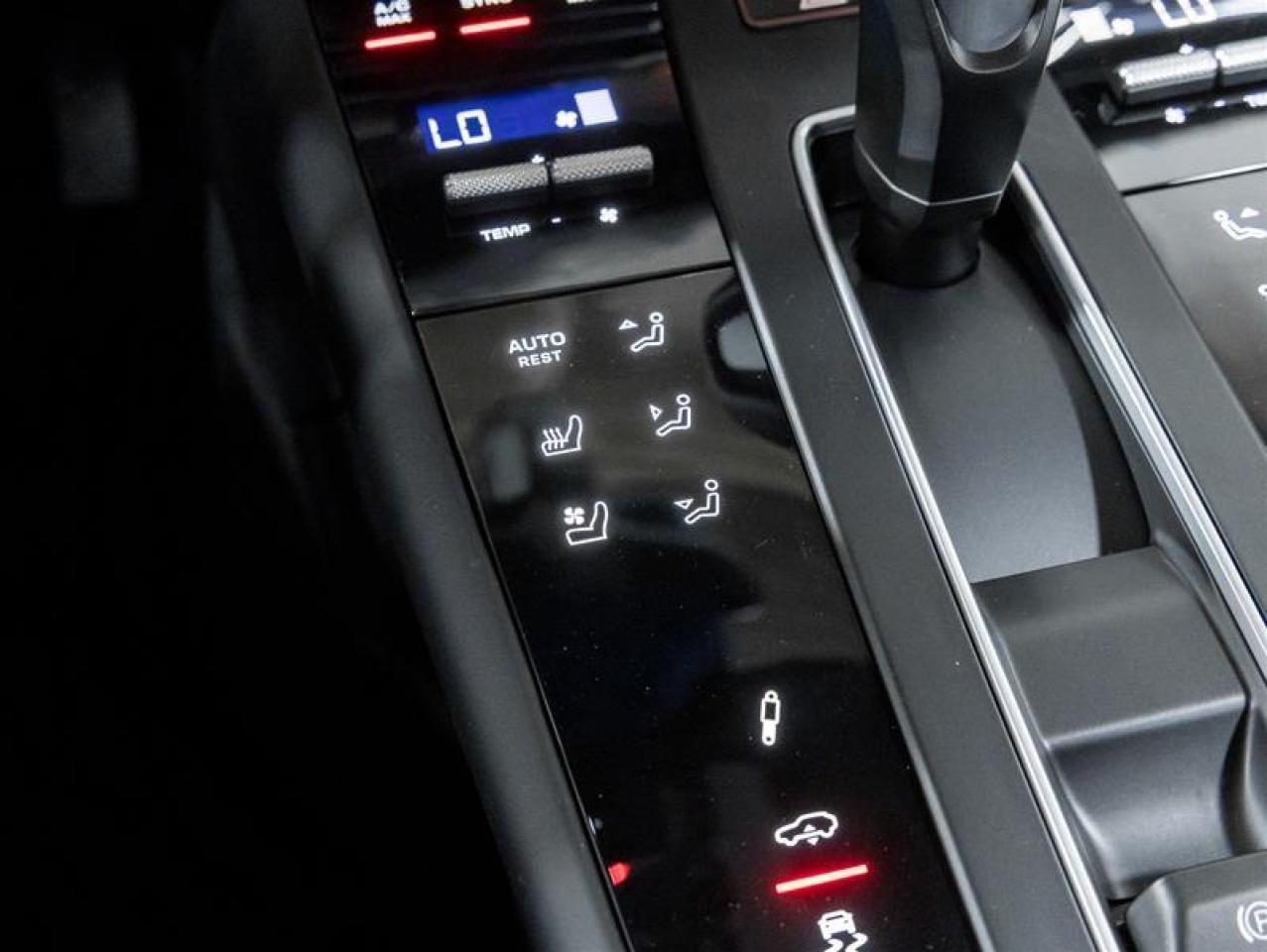 2026 Porsche Macan  Photo