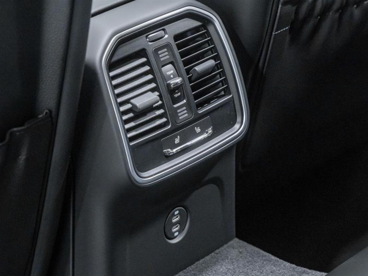 2026 Porsche Macan  Photo