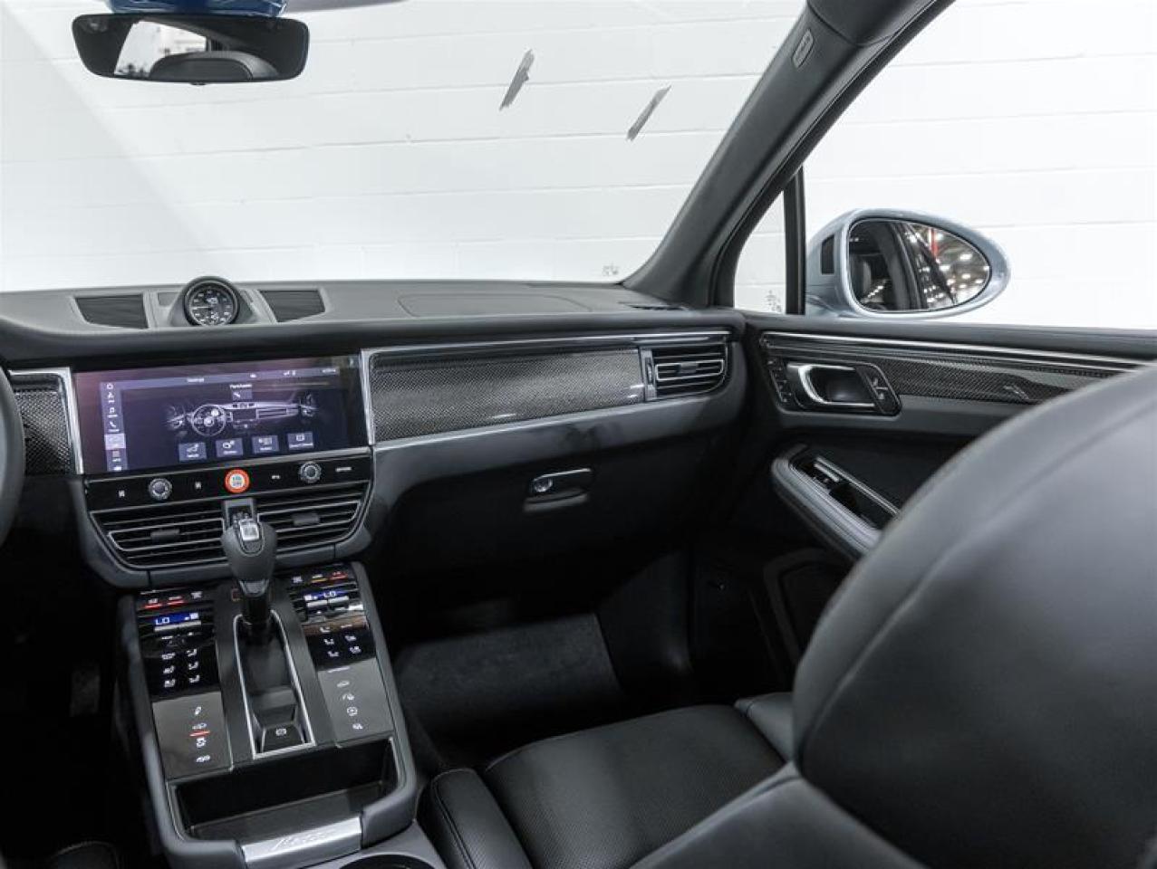 2026 Porsche Macan  Photo