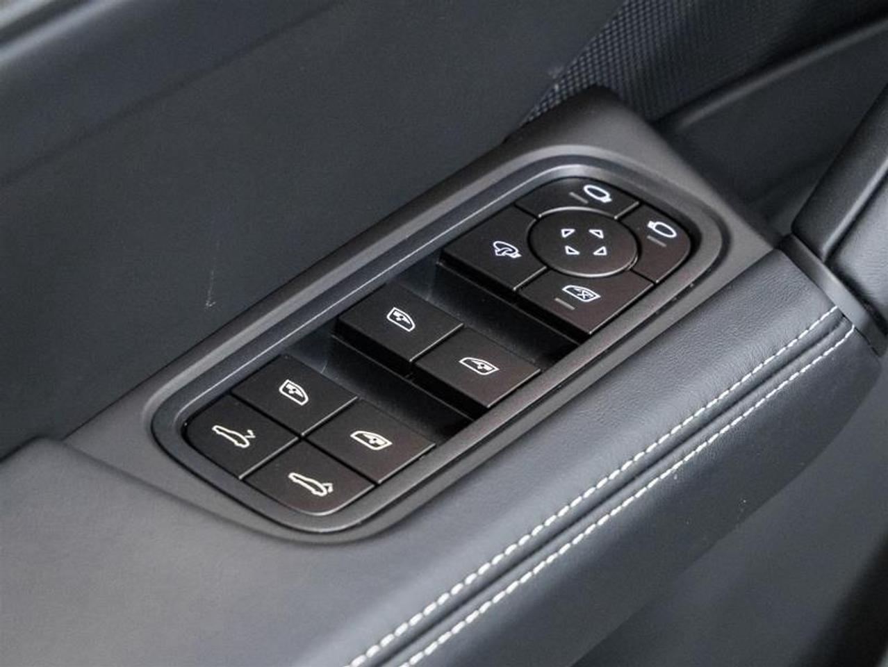 2026 Porsche Cayenne  Photo