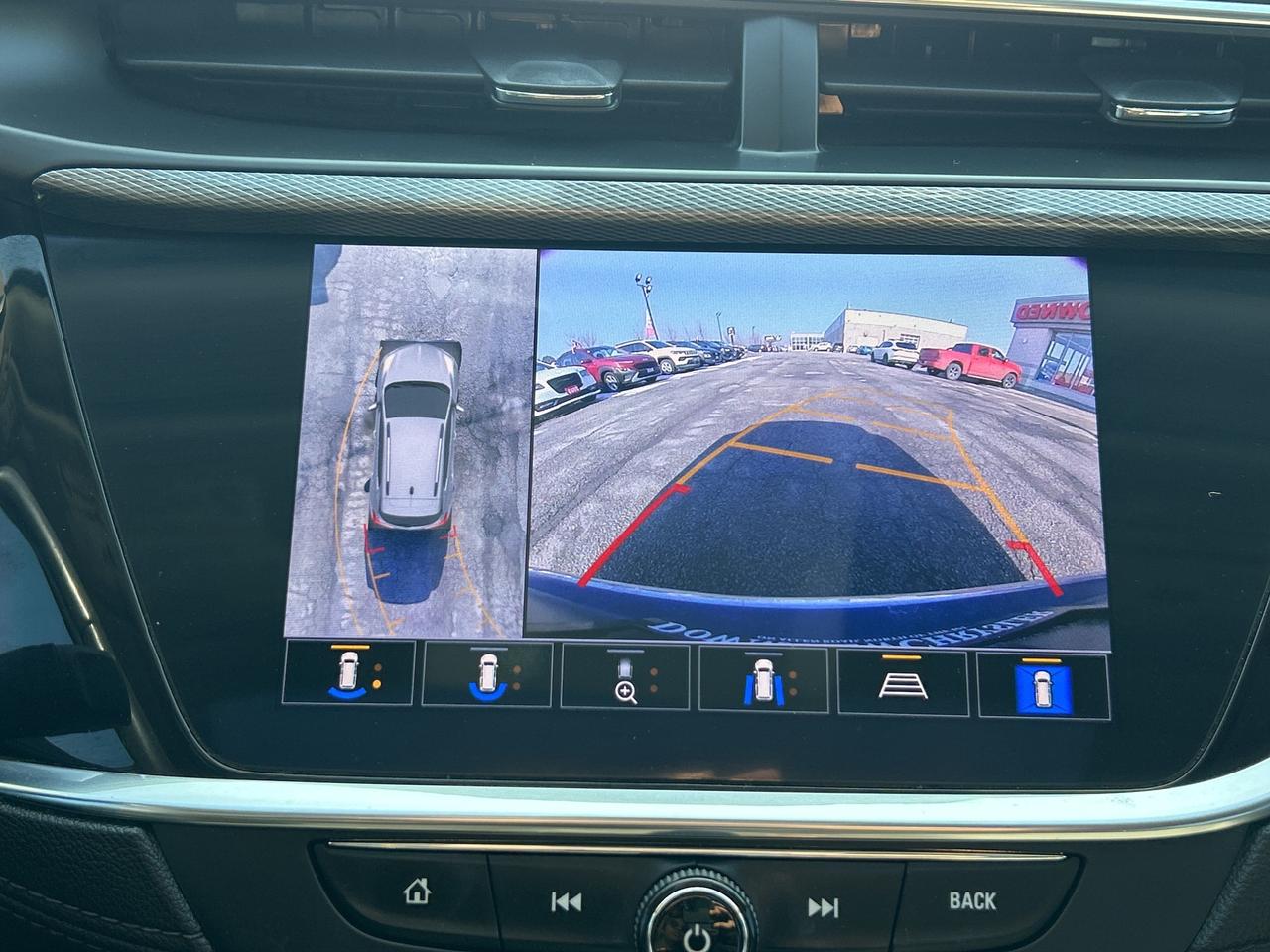 2021 Buick Encore GX Essence AWD w/HUD, Auto Braking, Lane Keep Assist Photo