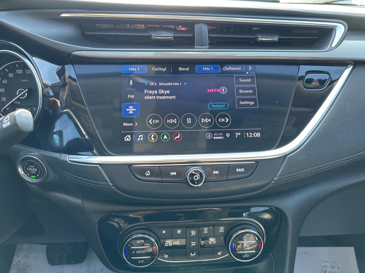 2021 Buick Encore GX Essence AWD w/HUD, Auto Braking, Lane Keep Assist Photo