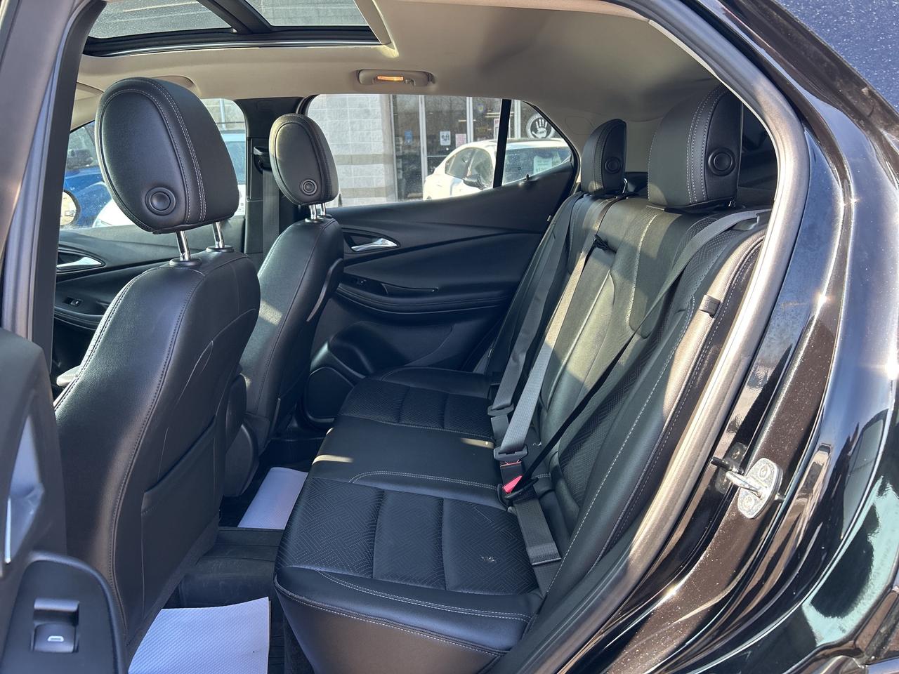 2021 Buick Encore GX Essence AWD w/HUD, Auto Braking, Lane Keep Assist Photo