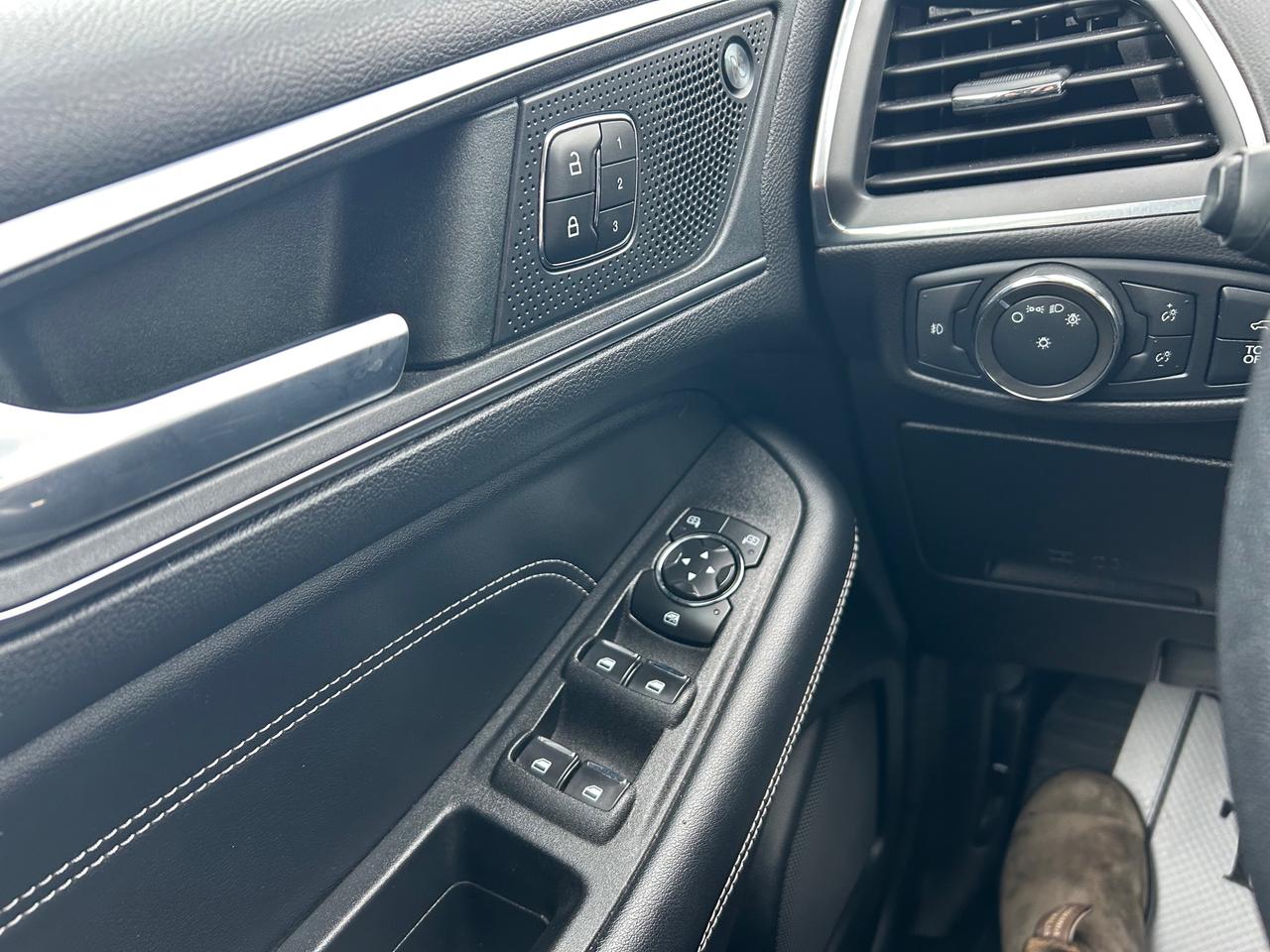 2022 Ford Edge TITANIUM 4DR ALL-WHEEL DRIVE Photo