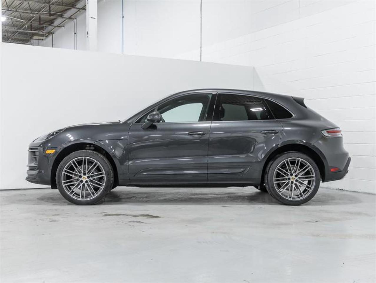 2026 Porsche Macan  Photo3