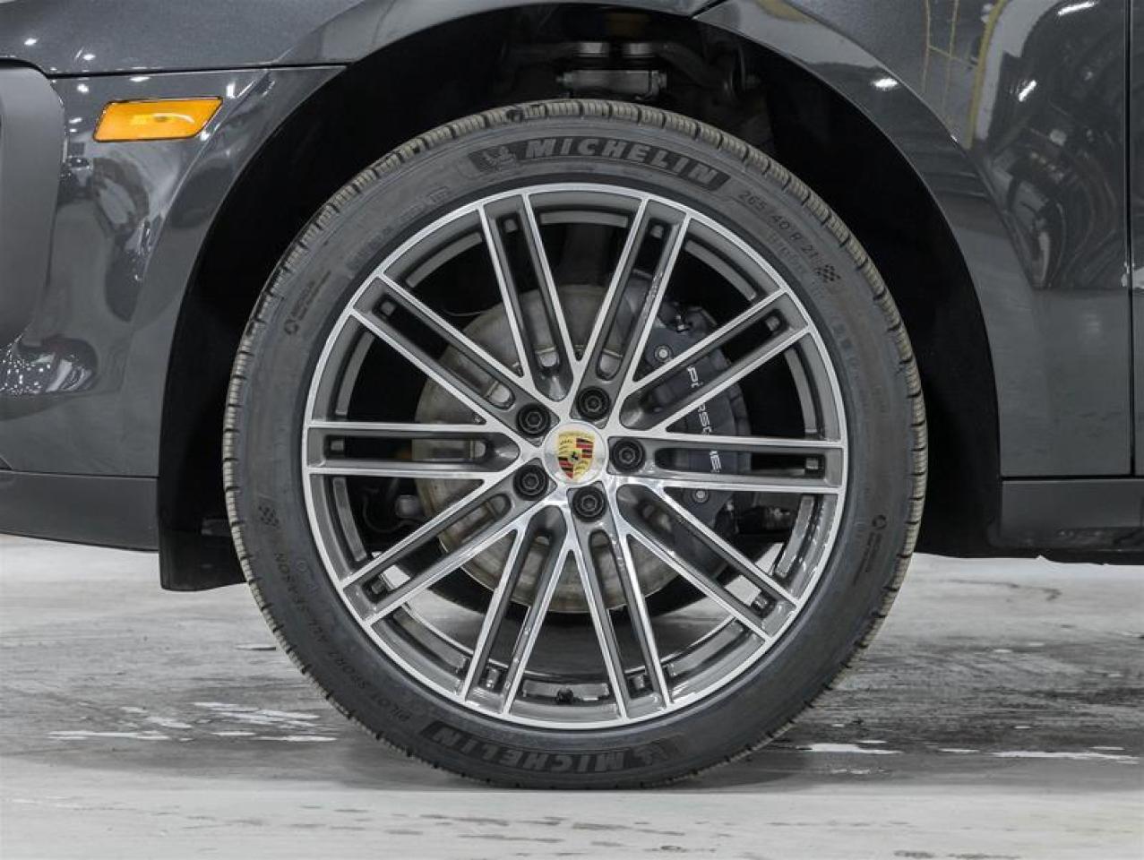 2026 Porsche Macan  Photo4