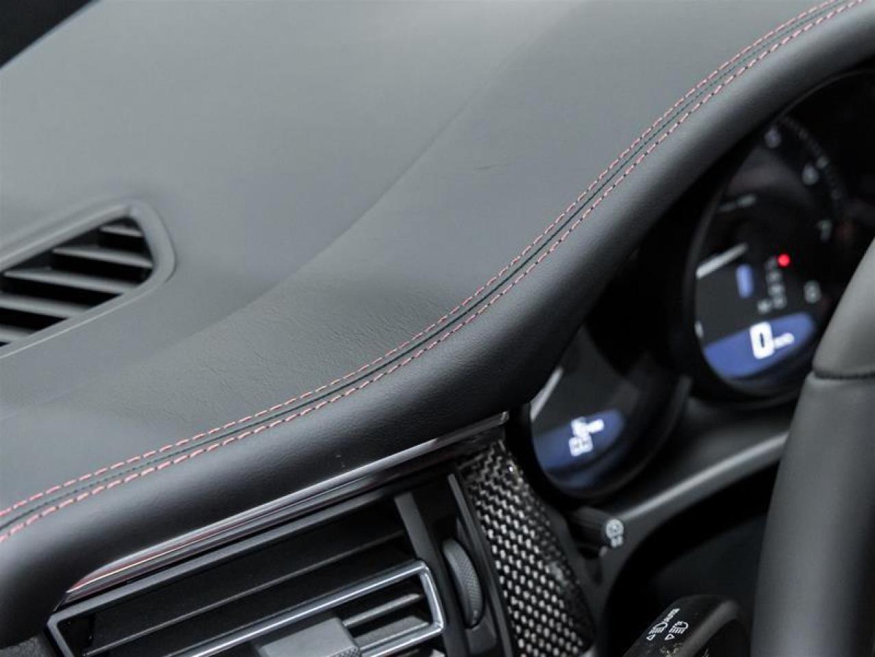 2026 Porsche Macan  Photo