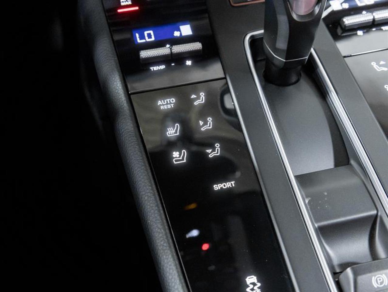 2026 Porsche Macan  Photo