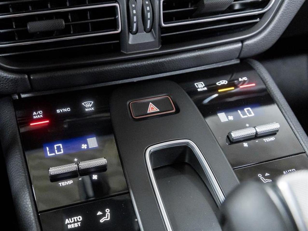 2026 Porsche Macan  Photo