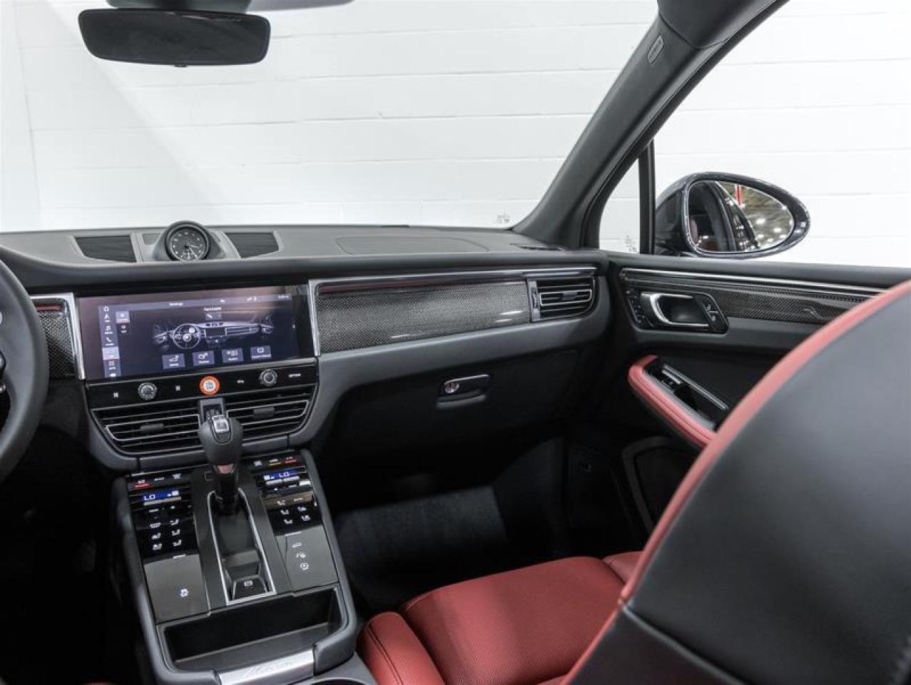 2026 Porsche Macan  Photo