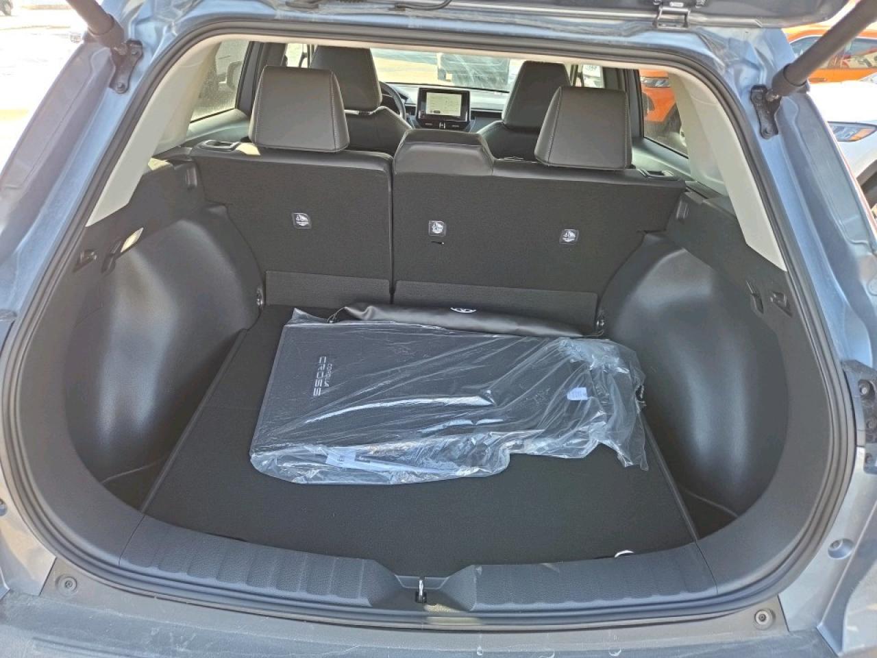 2024 Toyota Corolla Cross XLE 4dr All-Wheel Drive Photo3