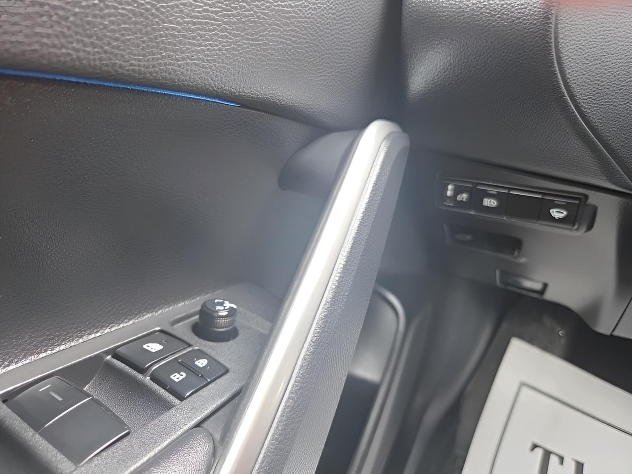 2024 Toyota Corolla Cross XLE 4dr All-Wheel Drive Photo