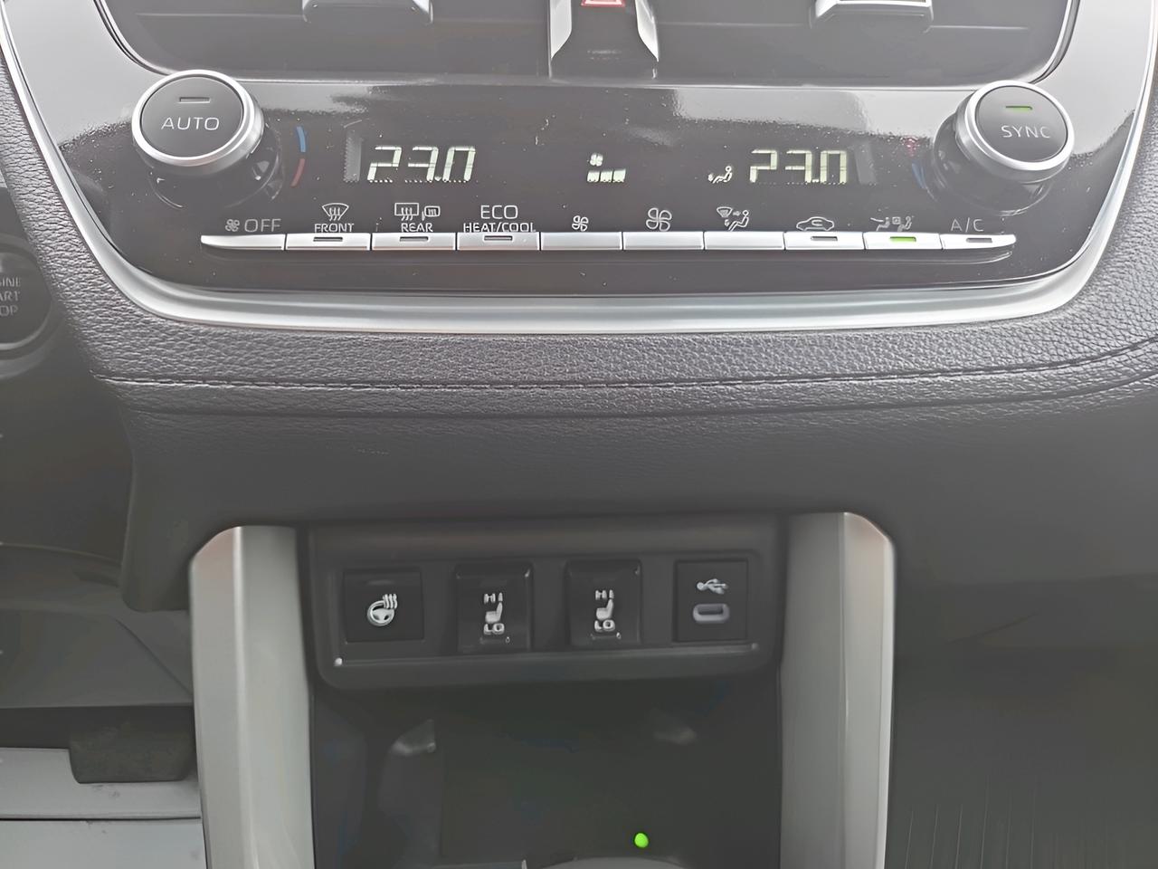 2024 Toyota Corolla Cross XLE 4dr All-Wheel Drive Photo